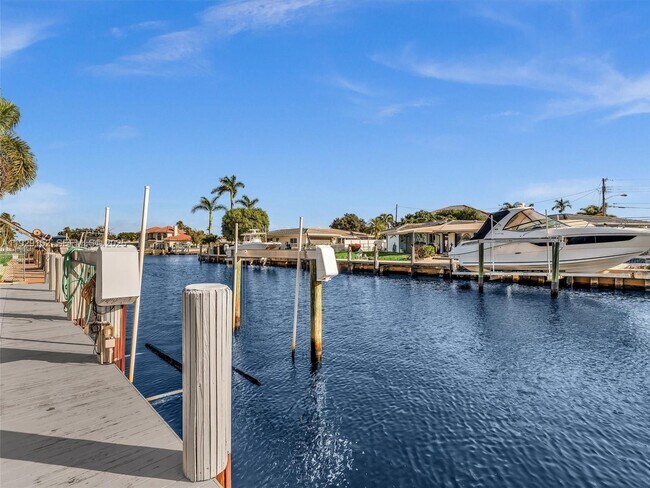 Building Photo - 440 SE 8th Ave