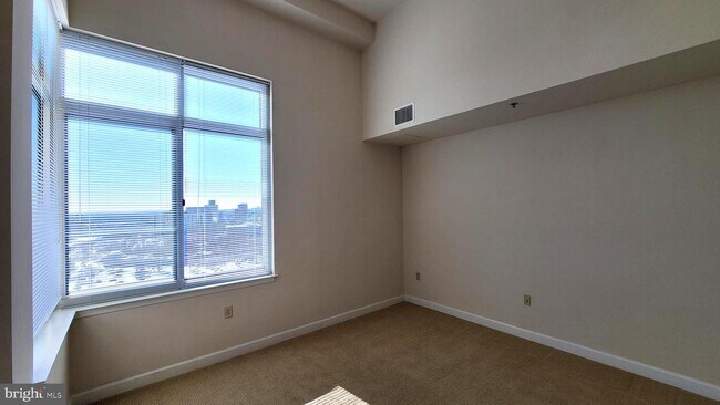 Building Photo - 5750 Bou Ave