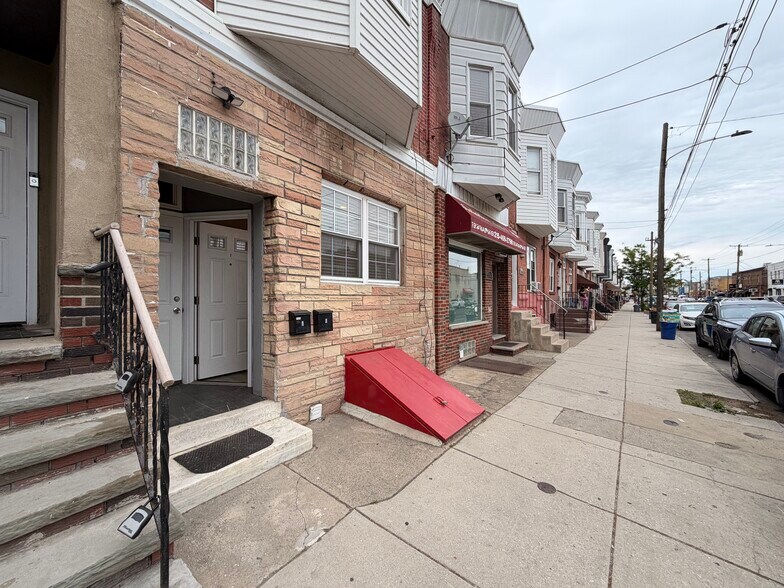 Building Photo - 2049 Snyder Ave