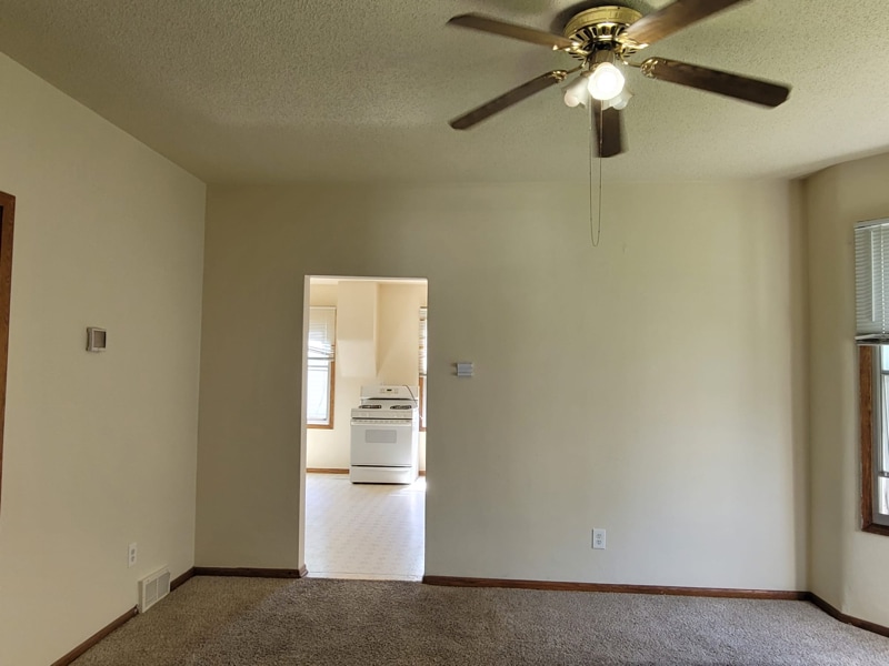 Building Photo - 347 4th Ave S