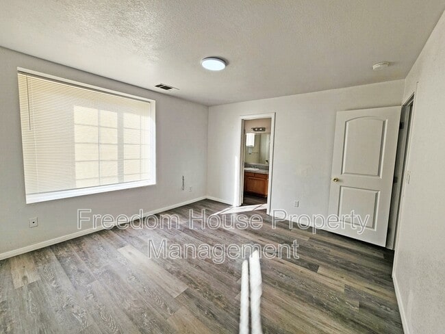 Building Photo - 670 Bourbon St