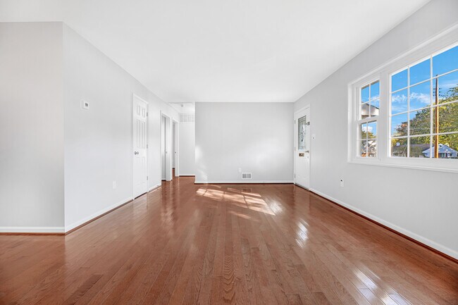 Building Photo - 6112 The Parkway