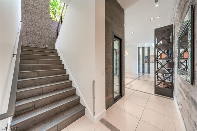 Building Photo - 1501 Foothills Village Dr