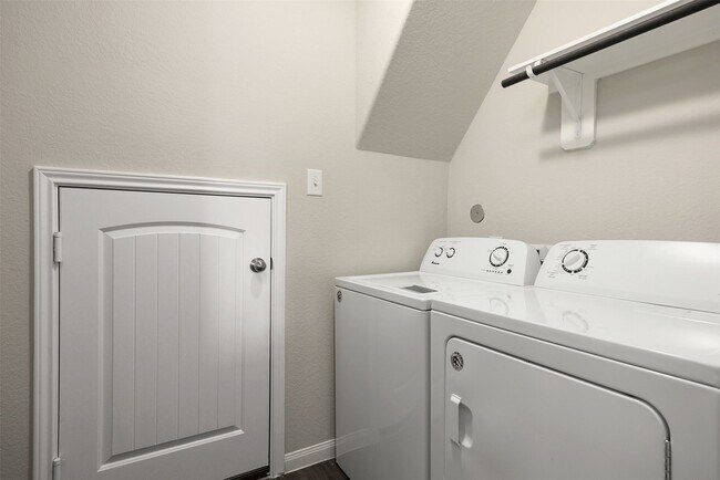 Building Photo - 3591 Cannon Dr