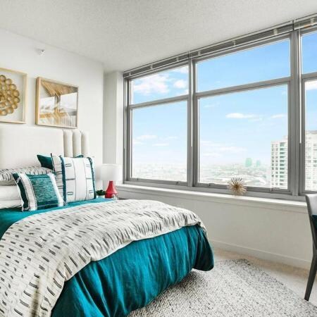 Building Photo - 566 W Kinzie St