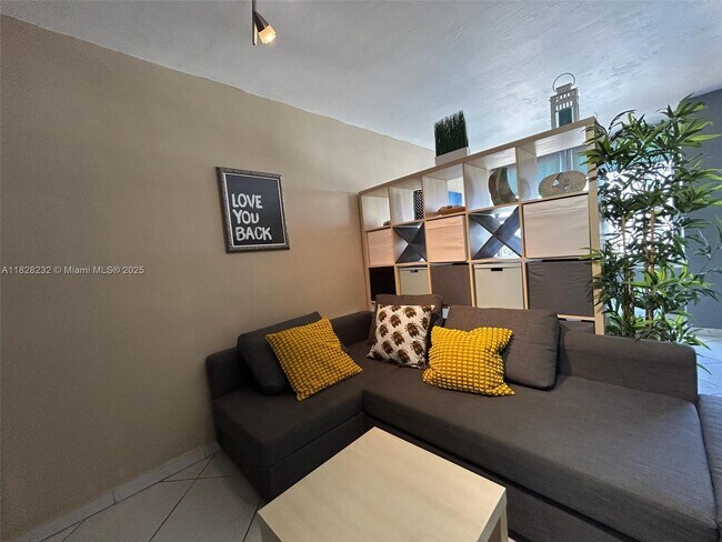 Building Photo - 2899 Collins Ave