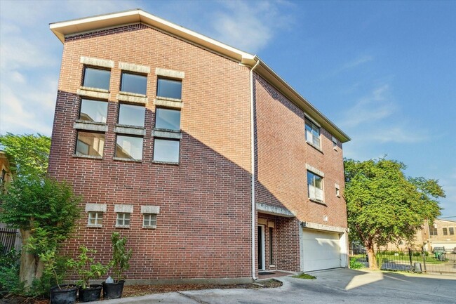 Building Photo - 9710 Riddlewood Ln