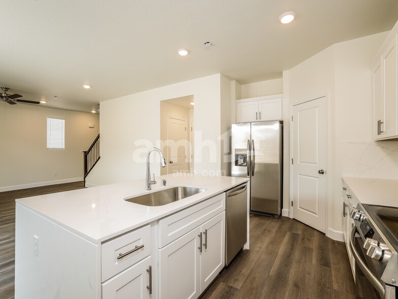 Building Photo - 6439 Intuition Ln