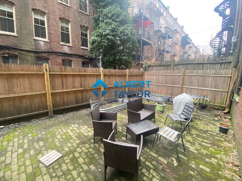 Building Photo - 24 Isabella St