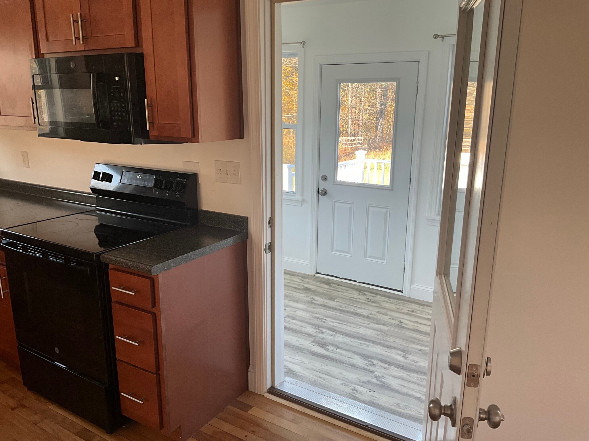 Building Photo - 450 Riverside Dr