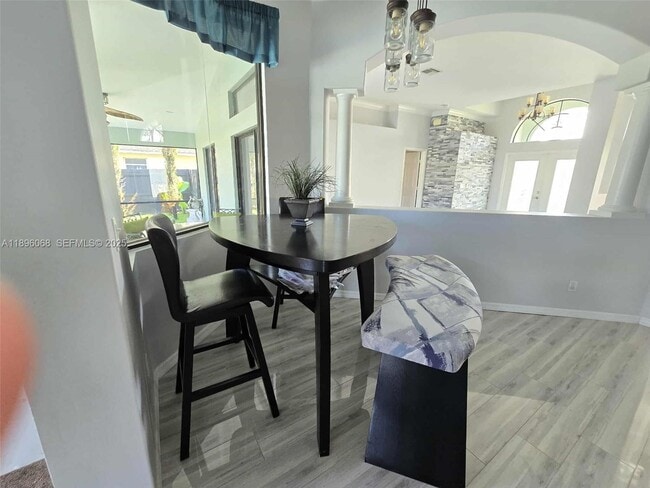 Building Photo - 3401 SW San Benito St