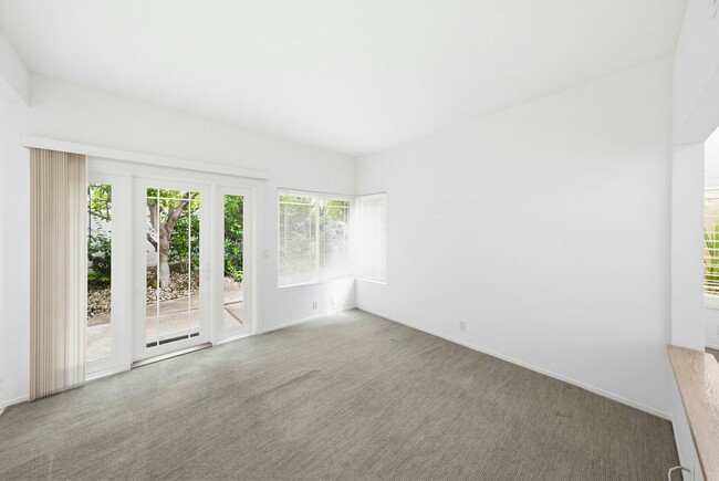 Building Photo - 4 Del Andante