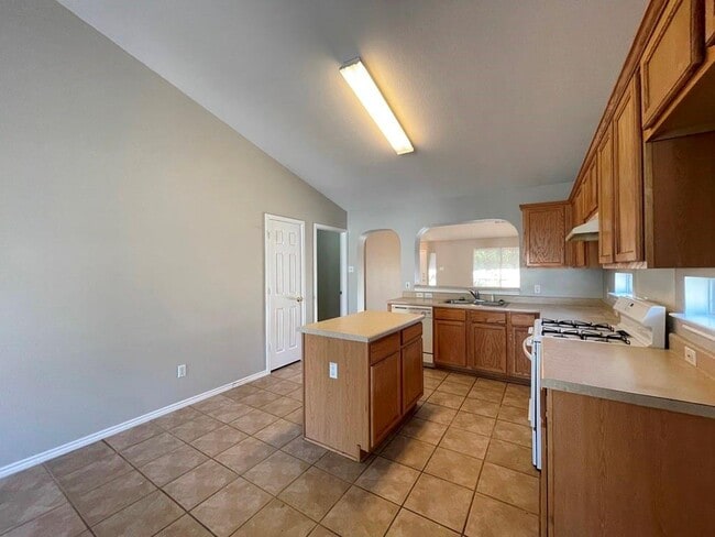 Building Photo - 162 Dressen