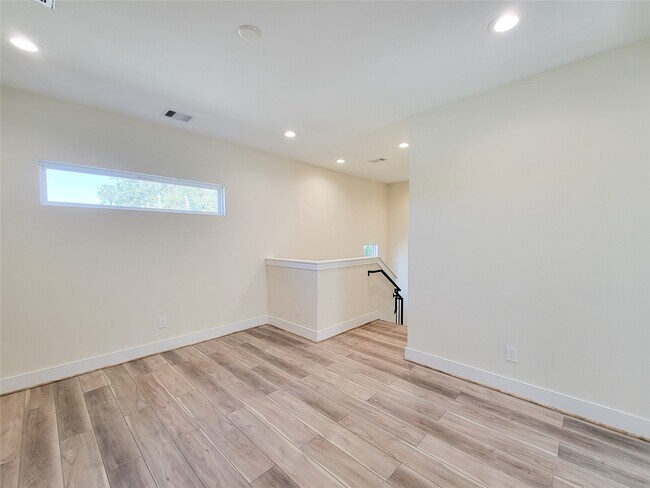 Building Photo - 5931 Beall St