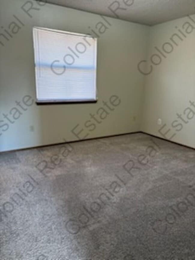 Building Photo - 1 bed 1 bath apartment w/ On site laundry ...
