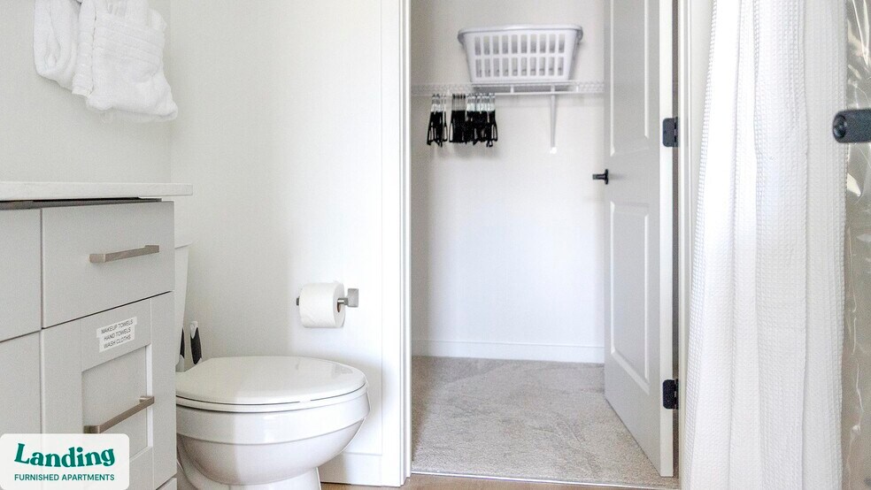 Building Photo - 650 N Main St