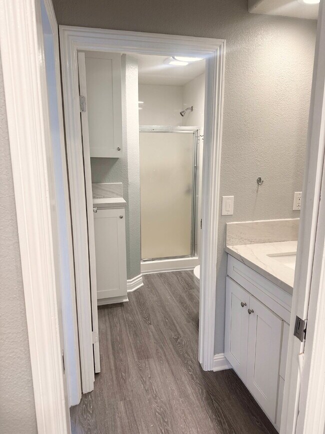 Building Photo - La Mesa Four-Plex Townhouse with Decks & G...