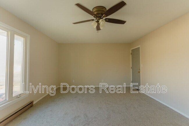 Building Photo - 402 W Eldora Ave