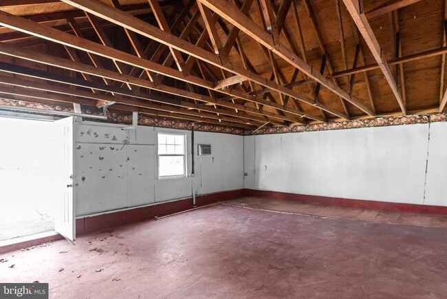 Building Photo - 5004 Barnaby Ln
