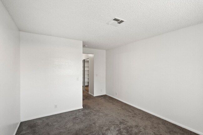 Building Photo - 3151 N Soaring Gulls Dr