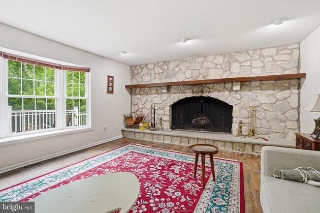 Building Photo - 1316 Heller Dr