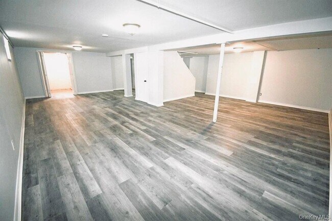 Building Photo - 241 Woodbury Rd