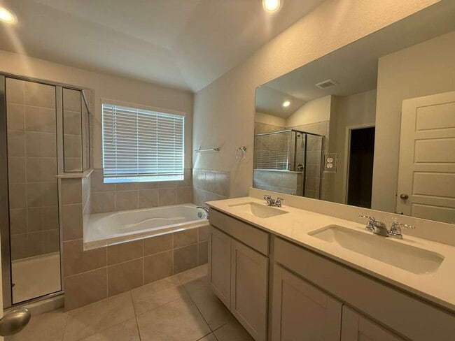 Building Photo - 11507 Cottage Pt