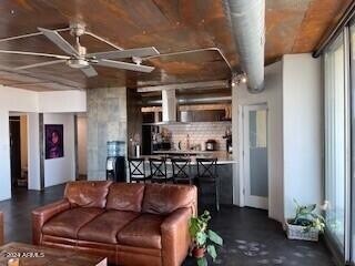 Building Photo - 207 W Clarendon Ave
