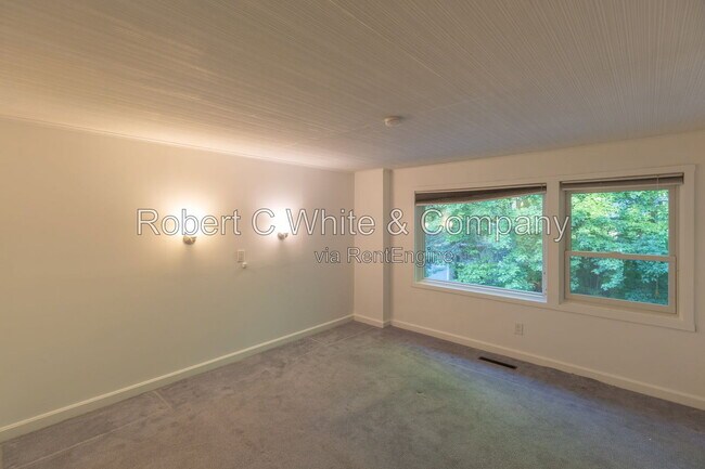 Building Photo - 16 Sunbrook Rd
