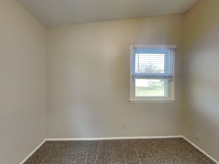 Building Photo - 2272 Hazel St N