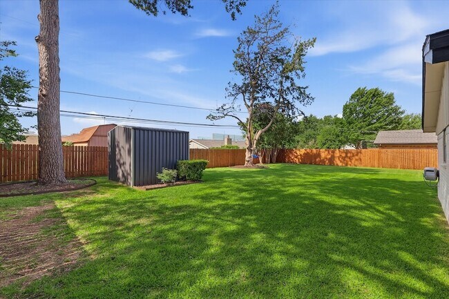 Building Photo - 217 E Louella Dr