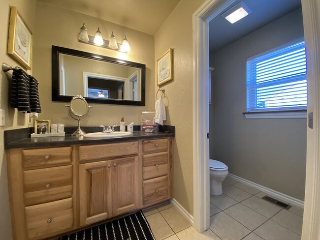 Building Photo - 210 McCullough St