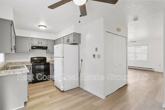 Building Photo - 131 Biser St