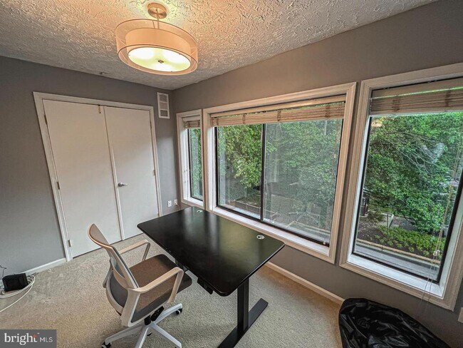 Building Photo - 2239 Hunters Run Dr