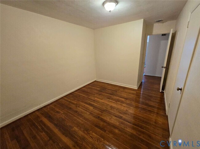 Building Photo - 2604 Sunnybrook Rd