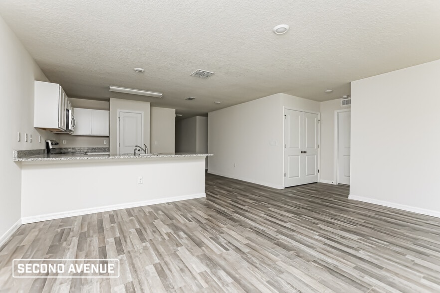 Building Photo - 9470 N Paradisea Dr