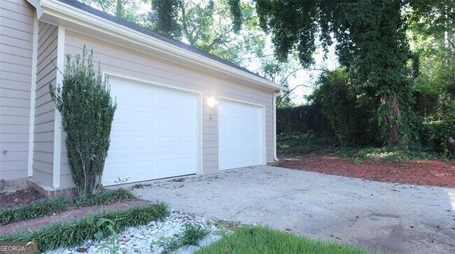 Building Photo - 1824 Idlewood Rd
