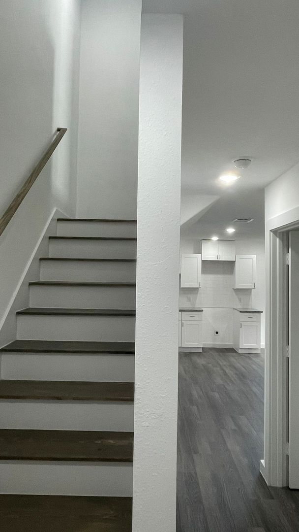 Building Photo - Beautiful house, perfect for families!!