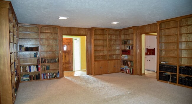 Building Photo - Country Home with 3 Bedrooms and 2 Baths