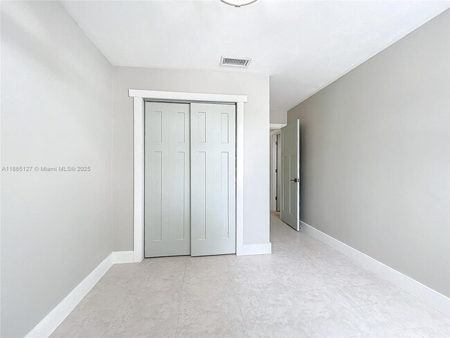Building Photo - 13804 Kendale Lakes Dr