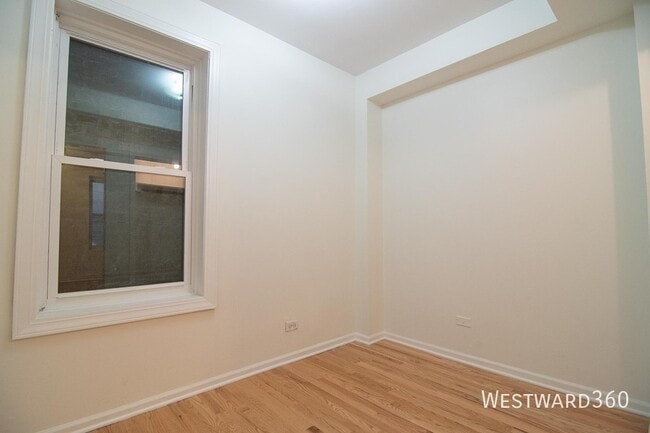 Building Photo - 954 N Honore St