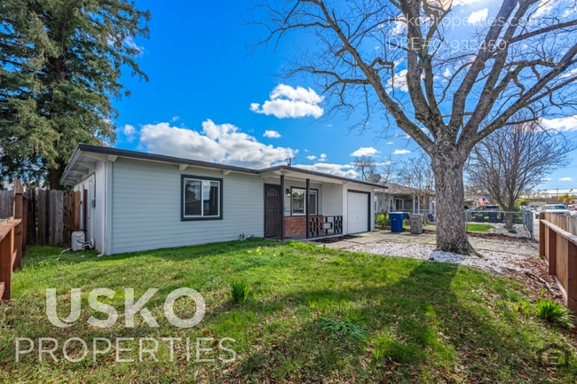 Building Photo - "Charming 3-Bed with Full Bath in Sacramento – Cozy 1093 Sq Ft Home Awaits!"