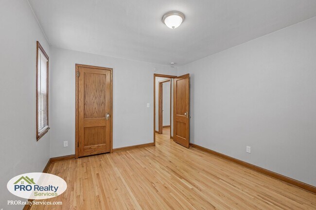 Building Photo - 3 Bedroom Home in St. Paul
