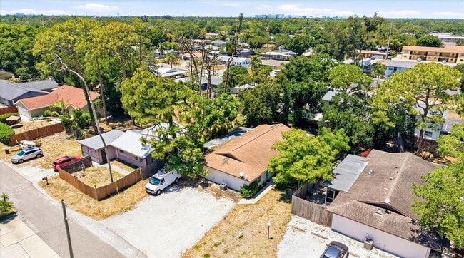 Building Photo - 2777 Dueby St