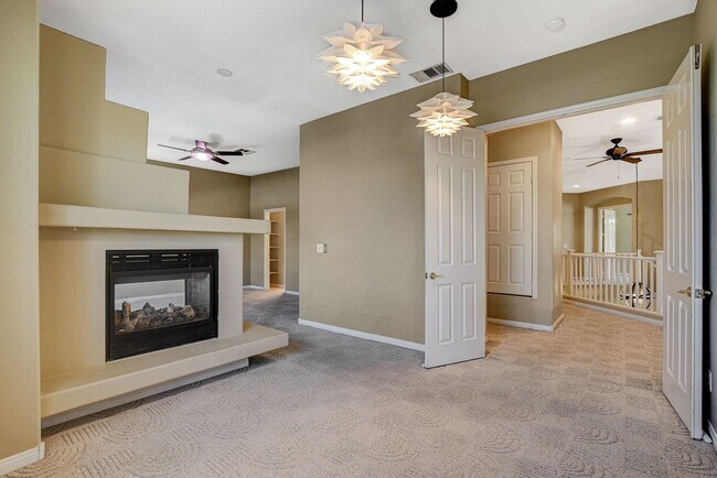 Building Photo - 5 BDR/ 4.5 BTH, Triple Master Home including pool & spa!