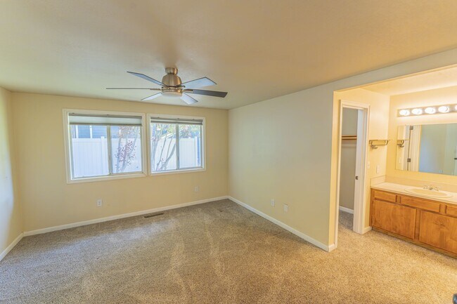 Building Photo - 3120 NE 98th Cir