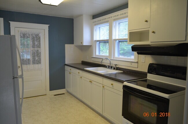 Kitchen - 211 N Washington St