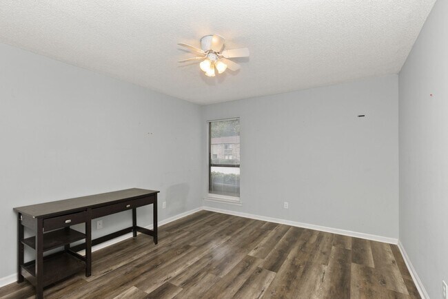 Building Photo - 1009 Stonegate Dr