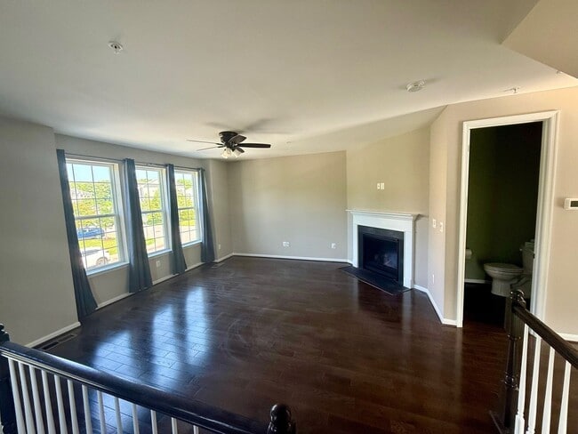 Building Photo - Upscale Millersville Townhouse with garage