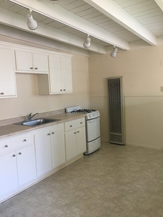 Midtown Ventura Studio N. N Dos Caminos Ave Ventura CA 93003